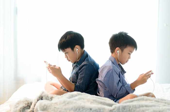 Dampak Buruk Penggunaan Gadget Berlebihan pada Balita