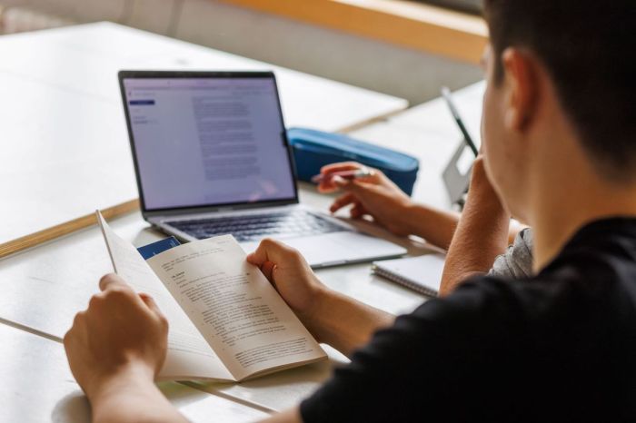 Digital Skill dan Literasi: Kunci Menghadapi Era Digital Literasi Sains: Kunci Menghadapi Era Informasi